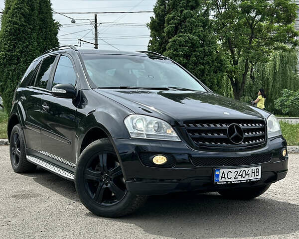Чорний Мерседес М-Клас, об'ємом двигуна 3 л та пробігом 329 тис. км за 12800 $, фото 1 на Automoto.ua