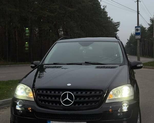 Черный Мерседес М-Класс, объемом двигателя 2.99 л и пробегом 396 тыс. км за 12000 $, фото 1 на Automoto.ua