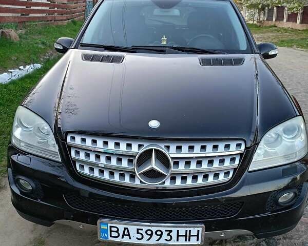 Черный Мерседес М-Класс, объемом двигателя 2.99 л и пробегом 263 тыс. км за 12500 $, фото 1 на Automoto.ua