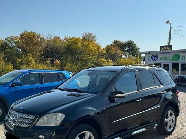 Чорний Мерседес М-Клас, об'ємом двигуна 3 л та пробігом 350 тис. км за 5999 $, фото 1 на Automoto.ua