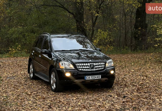 Черный Мерседес М-Класс, объемом двигателя 3.5 л и пробегом 220 тыс. км за 9750 $, фото 1 на Automoto.ua