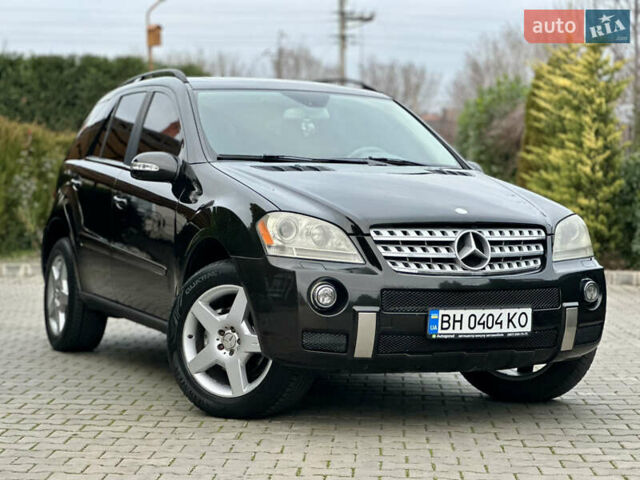 Черный Мерседес М-Класс, объемом двигателя 3.5 л и пробегом 200 тыс. км за 10300 $, фото 1 на Automoto.ua