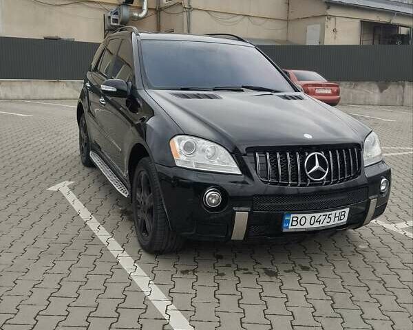 Черный Мерседес М-Класс, объемом двигателя 5.46 л и пробегом 239 тыс. км за 10800 $, фото 1 на Automoto.ua