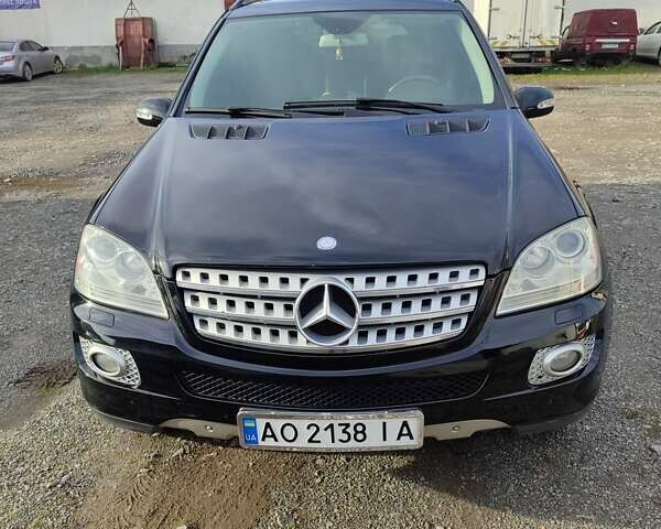 Черный Мерседес М-Класс, объемом двигателя 0 л и пробегом 390 тыс. км за 13000 $, фото 1 на Automoto.ua