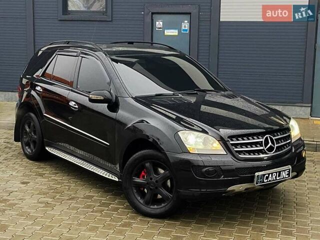 Черный Мерседес М-Класс, объемом двигателя 3.5 л и пробегом 381 тыс. км за 9999 $, фото 1 на Automoto.ua