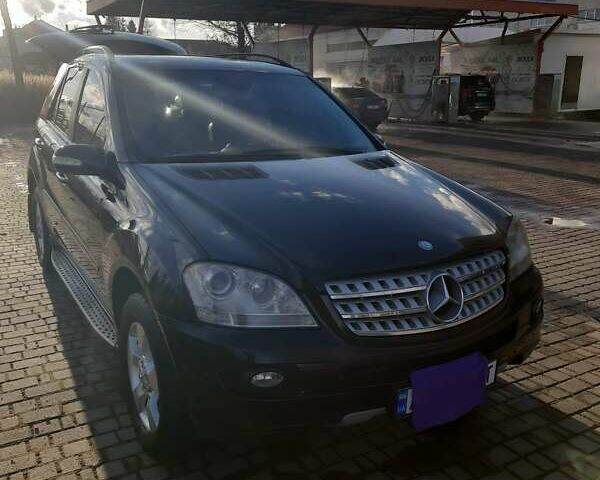 Черный Мерседес М-Класс, объемом двигателя 3 л и пробегом 319 тыс. км за 14000 $, фото 1 на Automoto.ua