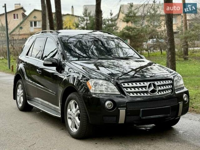 Черный Мерседес М-Класс, объемом двигателя 3.5 л и пробегом 174 тыс. км за 10950 $, фото 1 на Automoto.ua