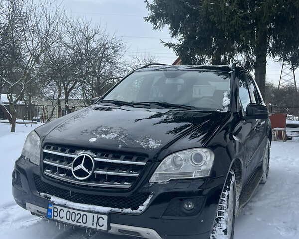 Черный Мерседес М-Класс, объемом двигателя 3 л и пробегом 293 тыс. км за 14125 $, фото 1 на Automoto.ua