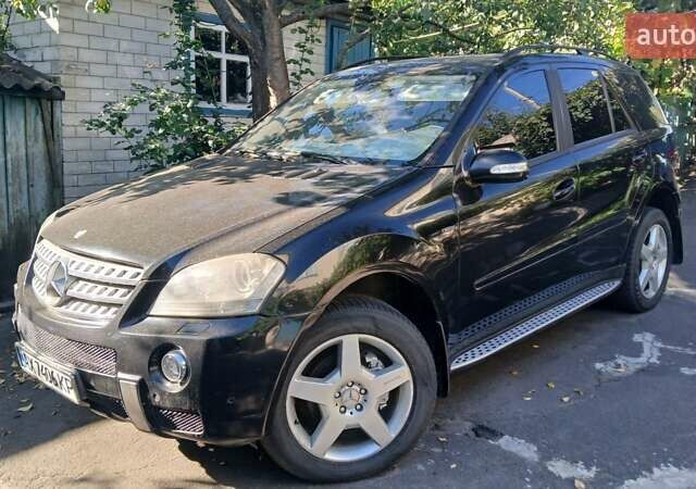 Черный Мерседес М-Класс, объемом двигателя 3.5 л и пробегом 220 тыс. км за 9999 $, фото 1 на Automoto.ua