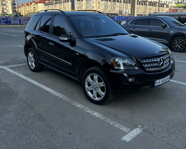 Чорний Мерседес М-Клас, об'ємом двигуна 3.5 л та пробігом 250 тис. км за 12500 $, фото 1 на Automoto.ua