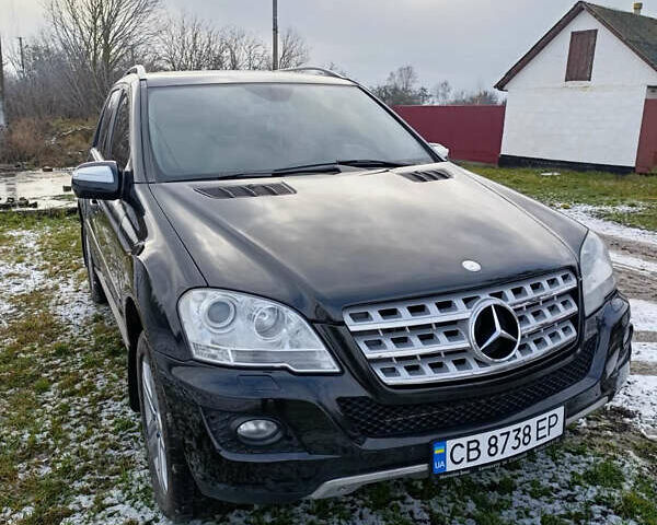 Черный Мерседес М-Класс, объемом двигателя 3 л и пробегом 301 тыс. км за 12800 $, фото 1 на Automoto.ua