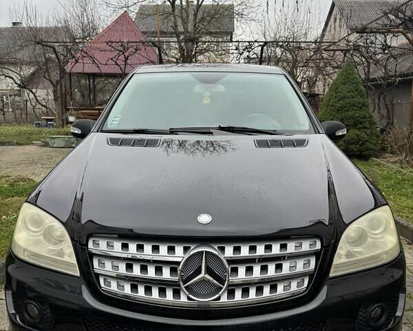 Черный Мерседес М-Класс, объемом двигателя 2.99 л и пробегом 270 тыс. км за 13600 $, фото 1 на Automoto.ua