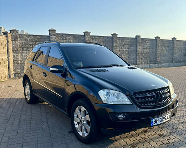 Чорний Мерседес М-Клас, об'ємом двигуна 2.99 л та пробігом 175 тис. км за 15000 $, фото 1 на Automoto.ua