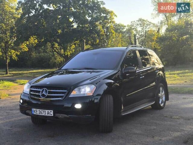 Черный Мерседес М-Класс, объемом двигателя 2.99 л и пробегом 264 тыс. км за 13999 $, фото 1 на Automoto.ua