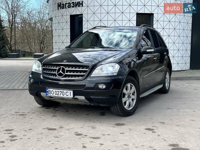 Черный Мерседес М-Класс, объемом двигателя 3.5 л и пробегом 365 тыс. км за 10500 $, фото 1 на Automoto.ua