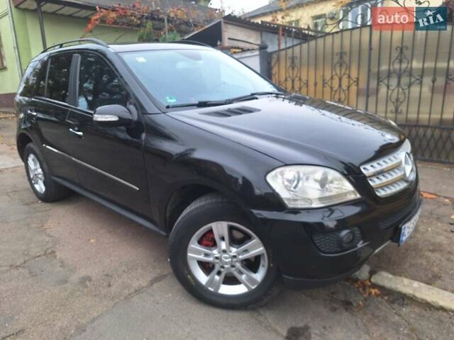 Черный Мерседес М-Класс, объемом двигателя 2.99 л и пробегом 281 тыс. км за 14000 $, фото 1 на Automoto.ua