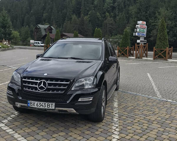 Черный Мерседес М-Класс, объемом двигателя 3.5 л и пробегом 294 тыс. км за 14500 $, фото 1 на Automoto.ua