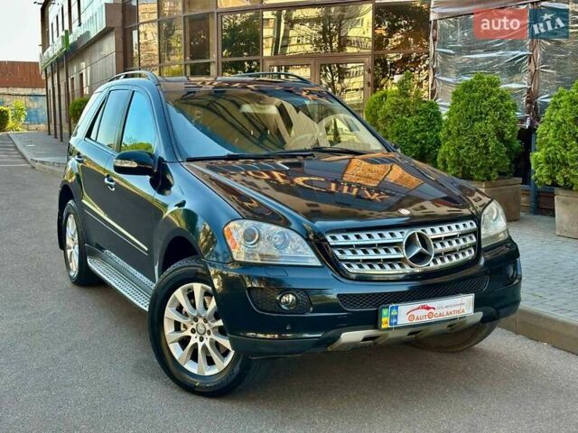 Чорний Мерседес М-Клас, об'ємом двигуна 3 л та пробігом 250 тис. км за 14999 $, фото 1 на Automoto.ua