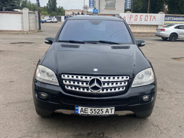 Чорний Мерседес М-Клас, об'ємом двигуна 3.5 л та пробігом 222 тис. км за 9500 $, фото 1 на Automoto.ua