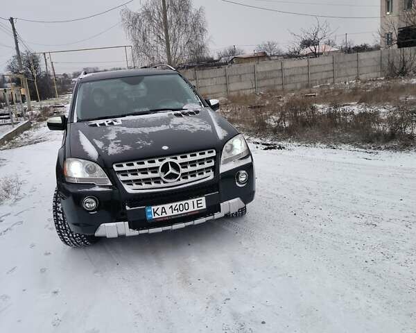 Чорний Мерседес М-Клас, об'ємом двигуна 5.5 л та пробігом 172 тис. км за 13000 $, фото 1 на Automoto.ua