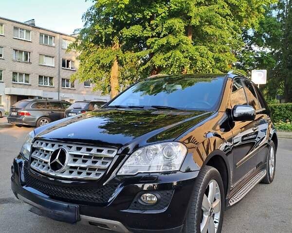 Черный Мерседес М-Класс, объемом двигателя 3 л и пробегом 270 тыс. км за 11300 $, фото 1 на Automoto.ua