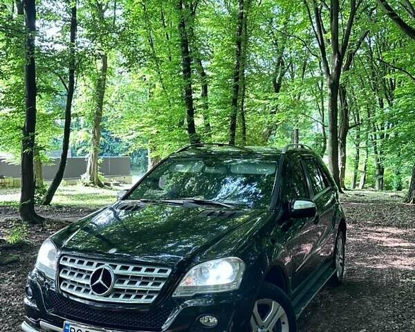 Чорний Мерседес М-Клас, об'ємом двигуна 3 л та пробігом 325 тис. км за 13000 $, фото 1 на Automoto.ua