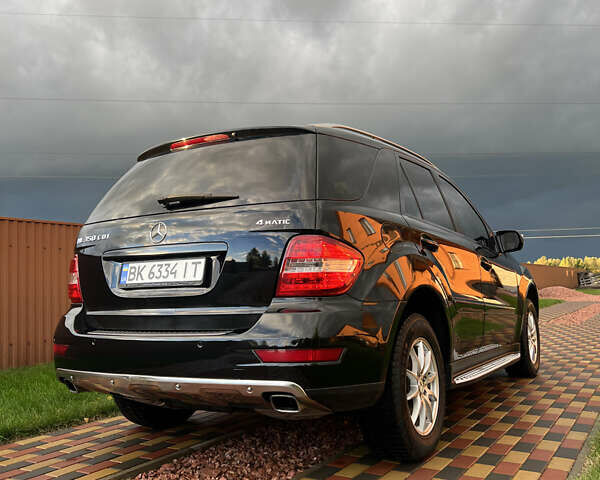 Черный Мерседес М-Класс, объемом двигателя 3 л и пробегом 280 тыс. км за 16100 $, фото 1 на Automoto.ua