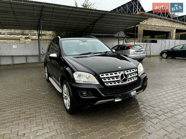 Черный Мерседес М-Класс, объемом двигателя 3 л и пробегом 170 тыс. км за 4294 $, фото 1 на Automoto.ua