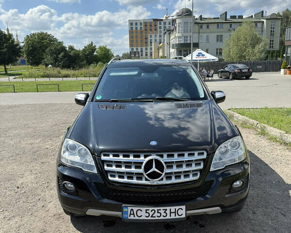 Черный Мерседес М-Класс, объемом двигателя 2.99 л и пробегом 239 тыс. км за 14900 $, фото 1 на Automoto.ua