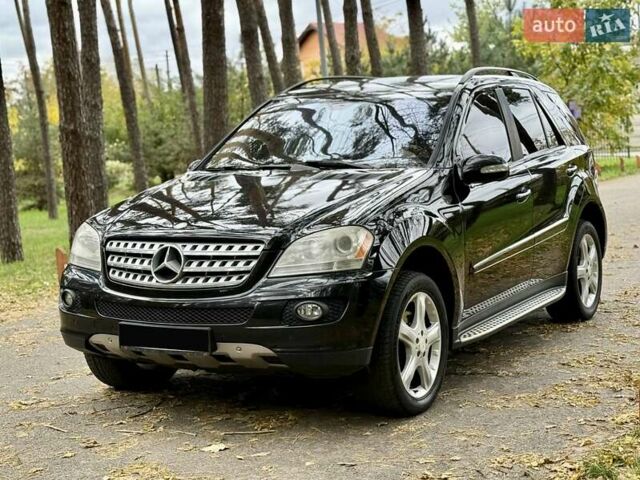 Черный Мерседес М-Класс, объемом двигателя 3.5 л и пробегом 174 тыс. км за 10650 $, фото 1 на Automoto.ua