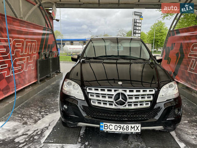 Черный Мерседес М-Класс, объемом двигателя 2.99 л и пробегом 275 тыс. км за 13499 $, фото 1 на Automoto.ua