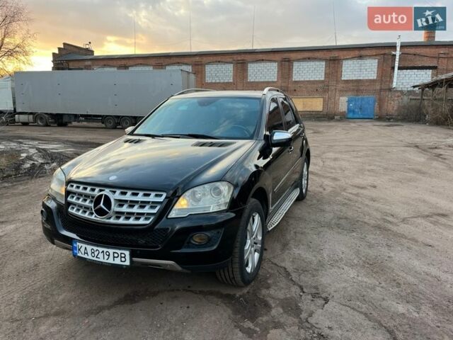 Черный Мерседес М-Класс, объемом двигателя 2.99 л и пробегом 357 тыс. км за 13500 $, фото 1 на Automoto.ua