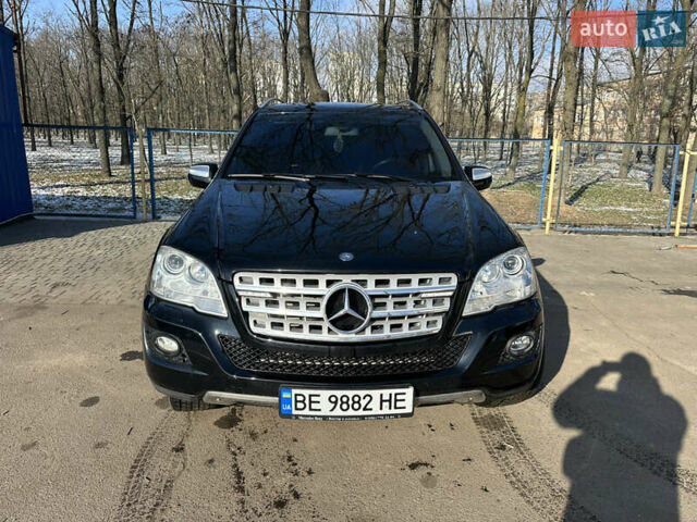 Чорний Мерседес М-Клас, об'ємом двигуна 3 л та пробігом 195 тис. км за 14000 $, фото 1 на Automoto.ua