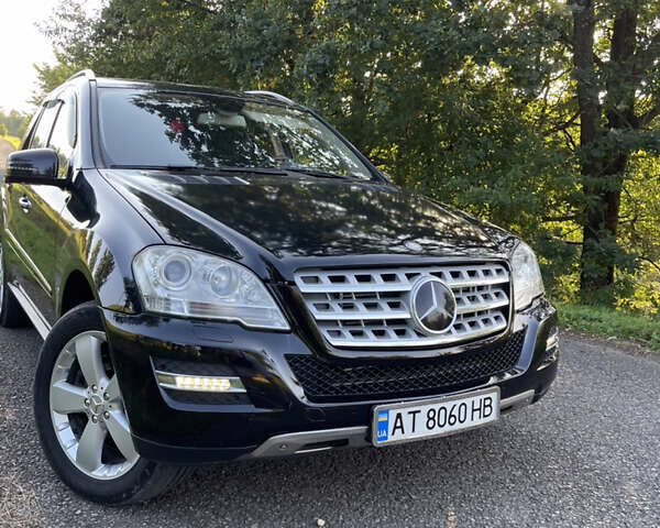 Черный Мерседес М-Класс, объемом двигателя 4 л и пробегом 390 тыс. км за 15500 $, фото 1 на Automoto.ua