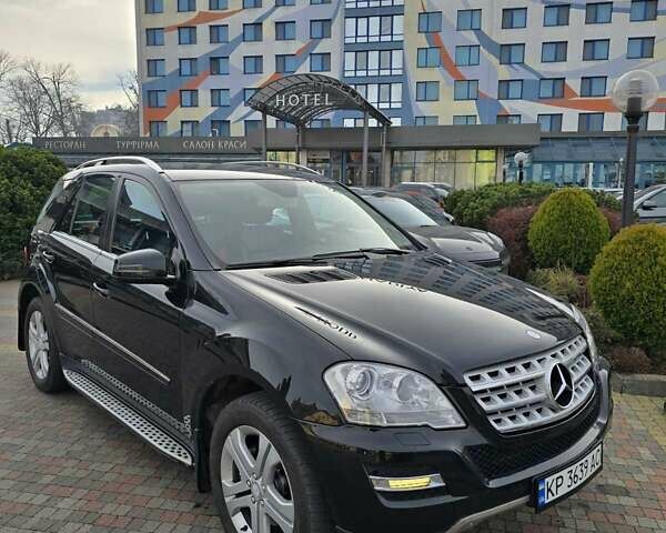 Черный Мерседес М-Класс, объемом двигателя 2.99 л и пробегом 316 тыс. км за 18600 $, фото 1 на Automoto.ua