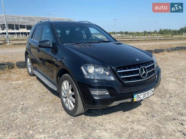 Черный Мерседес М-Класс, объемом двигателя 3.72 л и пробегом 80 тыс. км за 17999 $, фото 1 на Automoto.ua