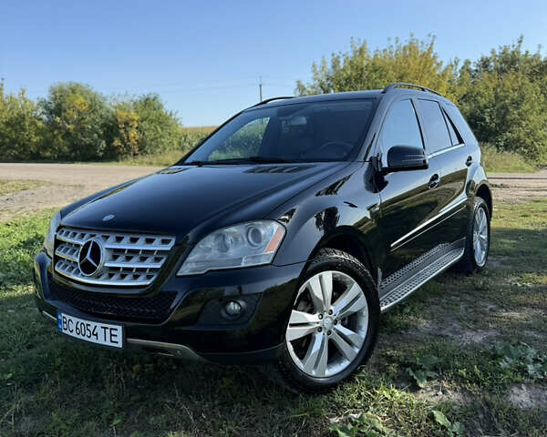 Черный Мерседес М-Класс, объемом двигателя 6.21 л и пробегом 286 тыс. км за 16500 $, фото 1 на Automoto.ua