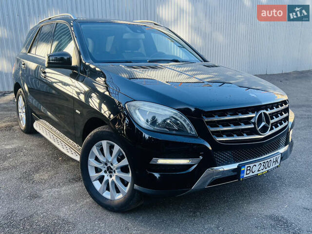 Черный Мерседес М-Класс, объемом двигателя 2.14 л и пробегом 198 тыс. км за 21700 $, фото 1 на Automoto.ua