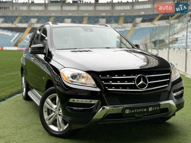 Черный Мерседес М-Класс, объемом двигателя 3.5 л и пробегом 142 тыс. км за 17500 $, фото 1 на Automoto.ua