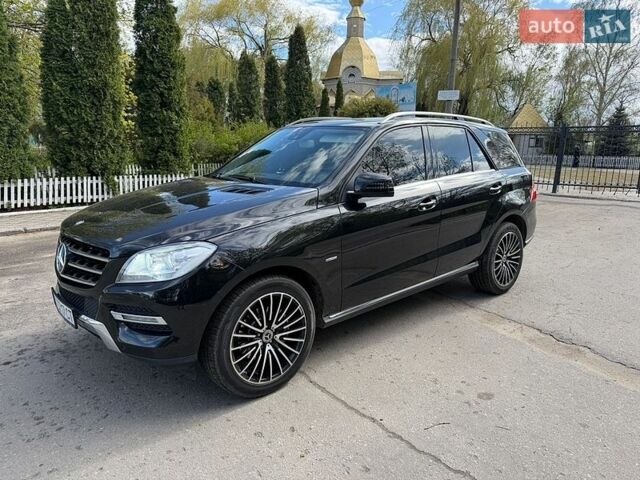 Чорний Мерседес М-Клас, об'ємом двигуна 3 л та пробігом 170 тис. км за 19500 $, фото 1 на Automoto.ua