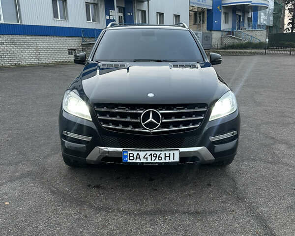 Чорний Мерседес М-Клас, об'ємом двигуна 2.14 л та пробігом 220 тис. км за 18500 $, фото 1 на Automoto.ua