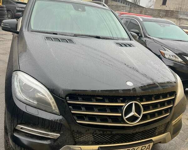 Черный Мерседес М-Класс, объемом двигателя 3 л и пробегом 156 тыс. км за 28000 $, фото 1 на Automoto.ua