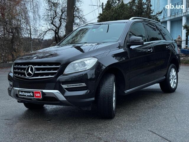 Черный Мерседес М-Класс, объемом двигателя 2.2 л и пробегом 205 тыс. км за 19490 $, фото 1 на Automoto.ua