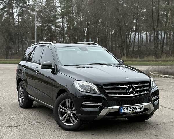 Черный Мерседес М-Класс, объемом двигателя 2.14 л и пробегом 220 тыс. км за 21000 $, фото 1 на Automoto.ua