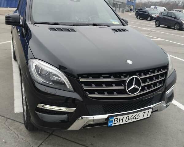 Черный Мерседес М-Класс, объемом двигателя 2.99 л и пробегом 275 тыс. км за 22600 $, фото 1 на Automoto.ua