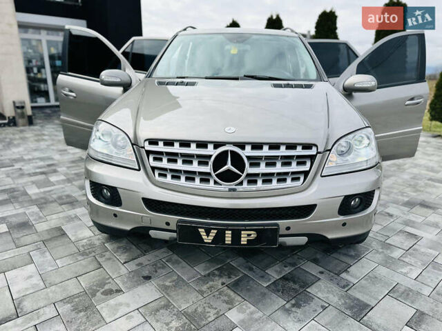 Коричневый Мерседес М-Класс, объемом двигателя 0 л и пробегом 270 тыс. км за 10500 $, фото 1 на Automoto.ua