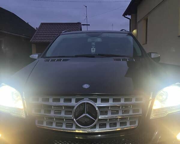 Коричневий Мерседес М-Клас, об'ємом двигуна 2.99 л та пробігом 258 тис. км за 15555 $, фото 1 на Automoto.ua