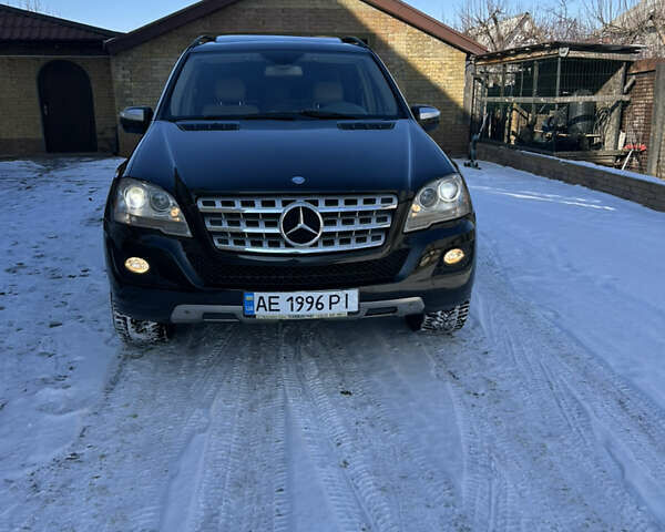 Коричневый Мерседес М-Класс, объемом двигателя 3.5 л и пробегом 229 тыс. км за 12250 $, фото 1 на Automoto.ua