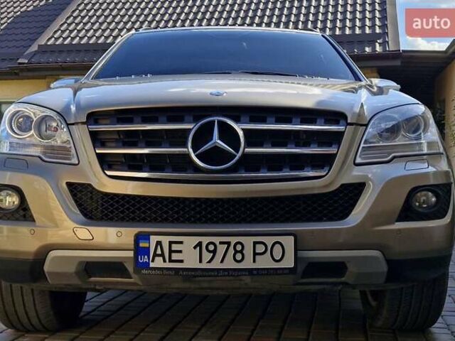 Коричневий Мерседес М-Клас, об'ємом двигуна 5.5 л та пробігом 233 тис. км за 18299 $, фото 1 на Automoto.ua