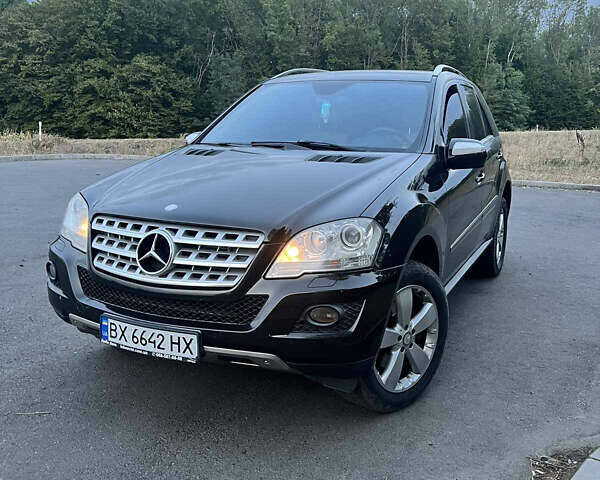 Коричневый Мерседес М-Класс, объемом двигателя 2.99 л и пробегом 370 тыс. км за 15700 $, фото 1 на Automoto.ua